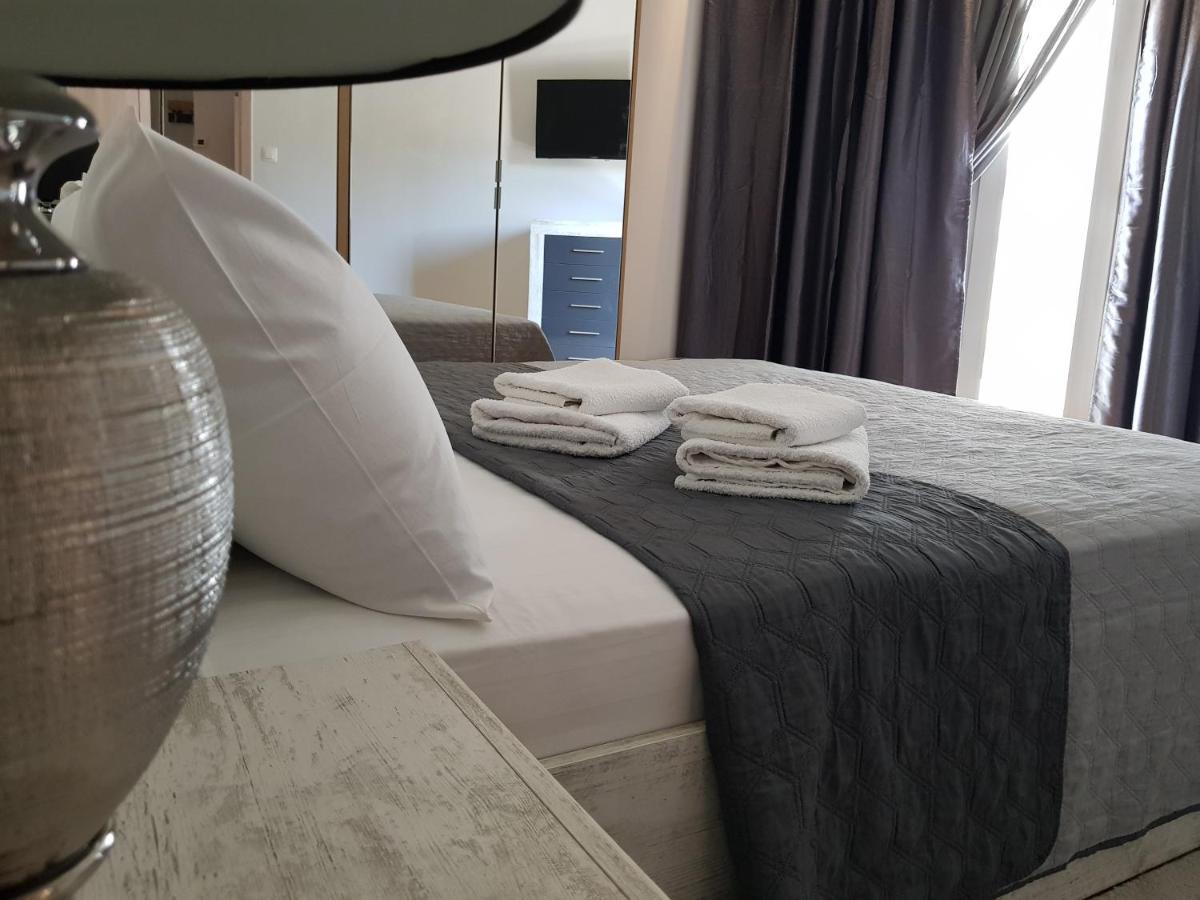 Kabana Suite Thessaloniki City Center Apartment Buitenkant foto